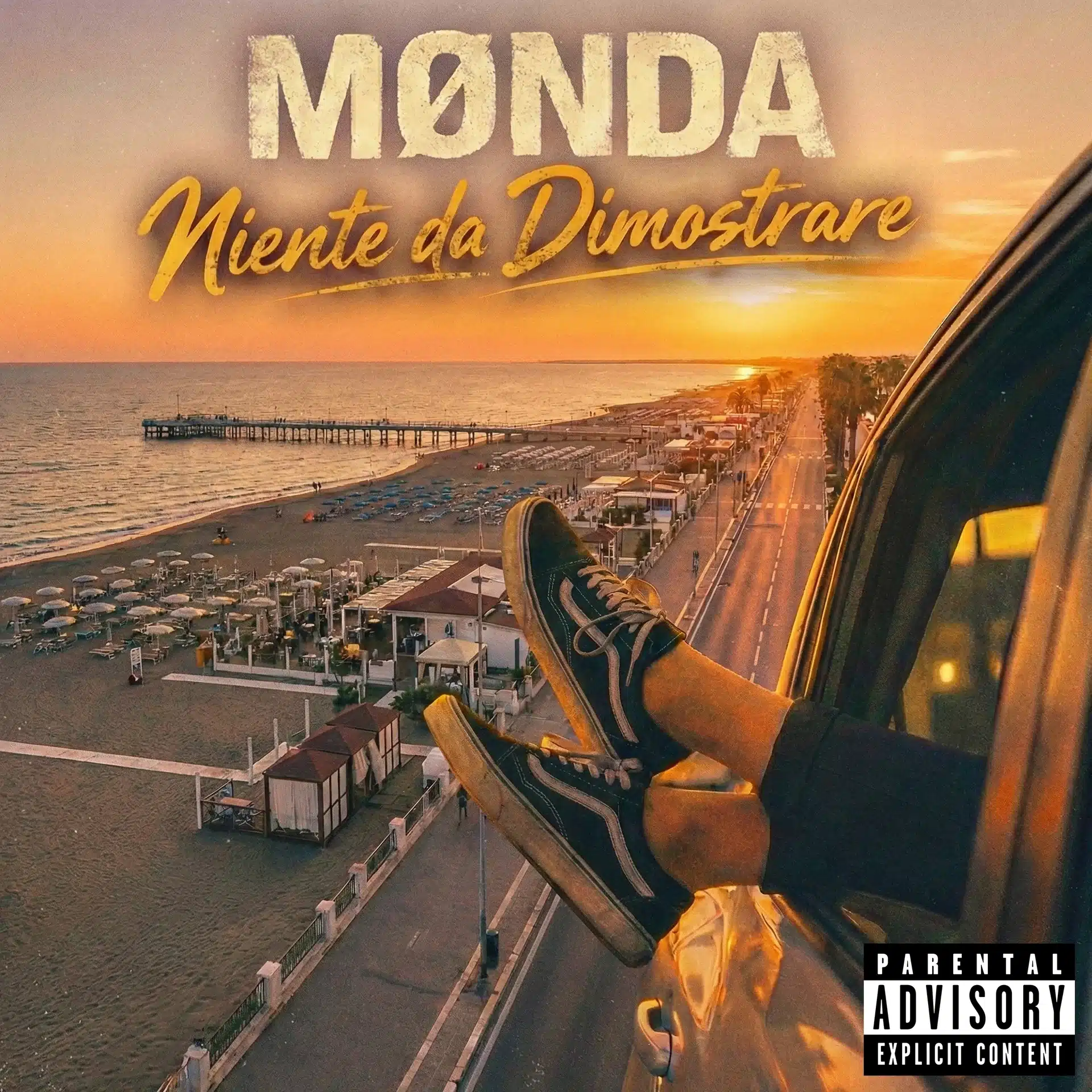 monda-01 Copertina di Niente da dimostrare di MØNDA, con scarpe davanti al mare al tramonto